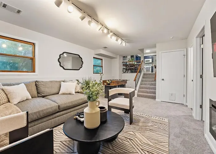 Cozy Spacious Retreat Games Groups Pets Allowed *