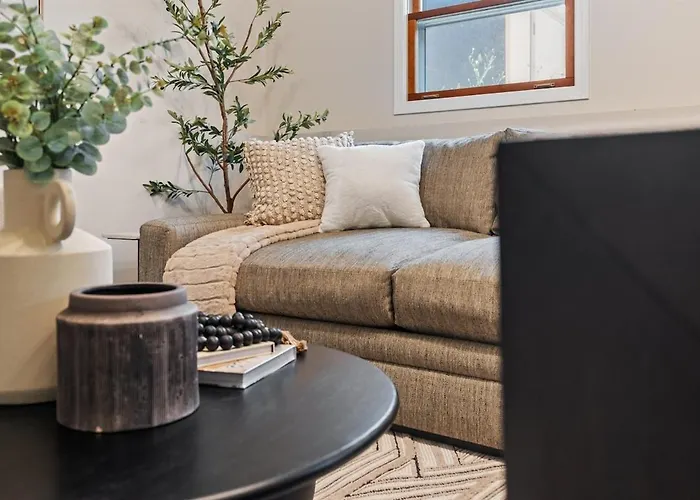 Cozy Spacious Retreat Games Groups Pets Allowed Plainfield