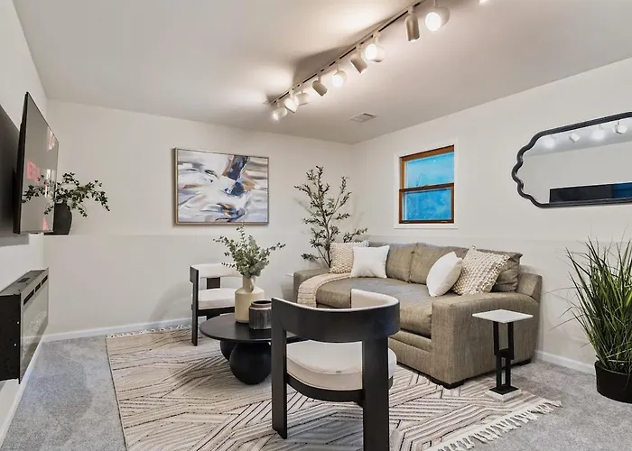 Cozy Spacious Retreat Games Groups Pets Allowed Holiday home Plainfield